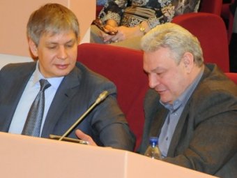 Помимо Леонида Писного из состава комитета по строительной, жилищной и коммунальной политике вышли еще два депутата