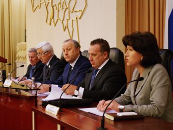 Губернатор пообещал бороться с любителями офшоров в Саратовской области