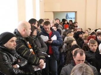 Граждане требуют прогнать студентов с публичных слушаний. Александр Анидалов свистит