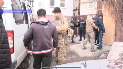 В Саратове задержали преступную группу, которая помогла остаться в России 460 нелегальным мигрантам