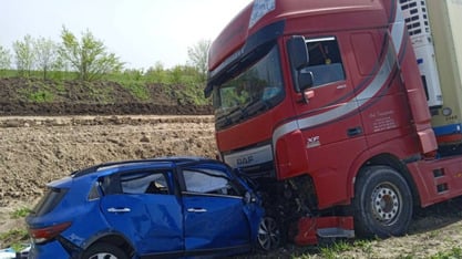 Водитель и пассажирка Kia погибли при столкновении с фурой в Саратовской области